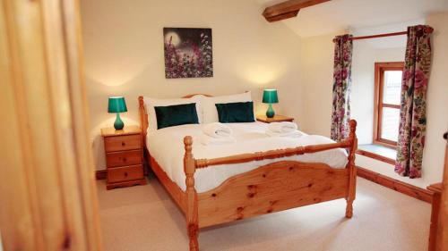Margam Apartment | The Stone Barn Cottage with Hot Tub