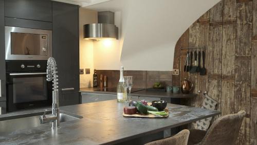 Whitland Villa | The Stone Barn, Eco Friendly, Wood-Fired Hot Tub