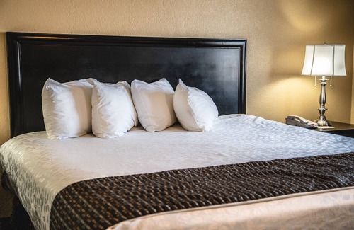 Branson Hotel | The Stone Castle Hotel & Conference Center