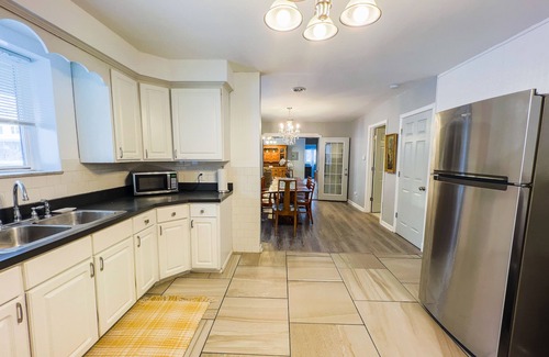 Niagara Falls Apartment | The Stone Castle - With Private Yard & Parking, Near Falls & Casino by Niagara Hospitality