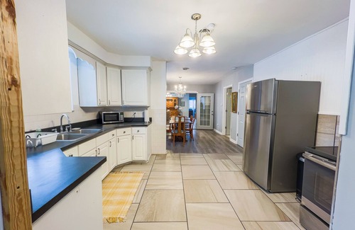 Niagara Falls Apartment | The Stone Castle - With Private Yard & Parking, Near Falls & Casino by Niagara Hospitality
