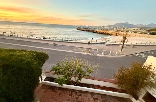 Gordons Bay Central Apartment | 'The Stone Cottage' - Charming, Private and On the Beach - Sleeps 2