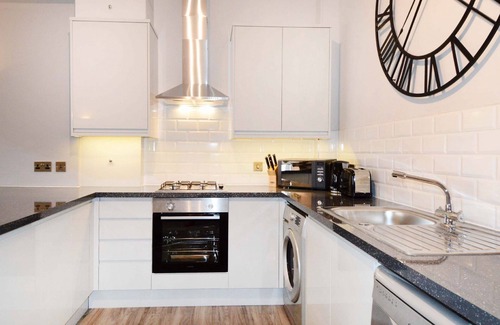 Whitnash Apartment | The Stratford Suite Dunara 6 | Leamington Spa Holiday Let | 2 Beds & Sleeps 3