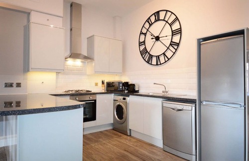 Whitnash Apartment | The Stratford Suite Dunara 6 | Leamington Spa Holiday Let | 2 Beds & Sleeps 3