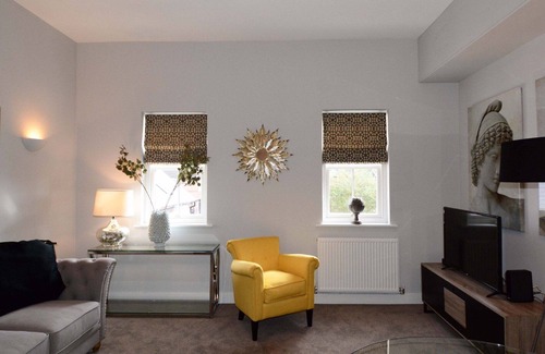 Whitnash Apartment | The Stratford Suite Dunara 6 | Leamington Spa Holiday Let | 2 Beds & Sleeps 3