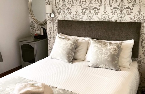 Tenby Bed & Breakfast | The Strathmore