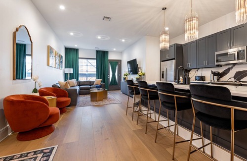 Central Business District Hotel | The Streetcar - The Little Lagniappe on St. Charles