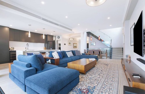 Bulimba Apartment | The Stuart Tri Level Luxury with Poolside Dining