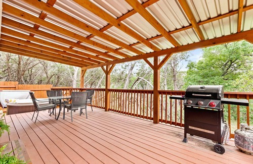 Canyon Lake Cabin | The Studio Cabin - A modern and sleek cabin hideaway