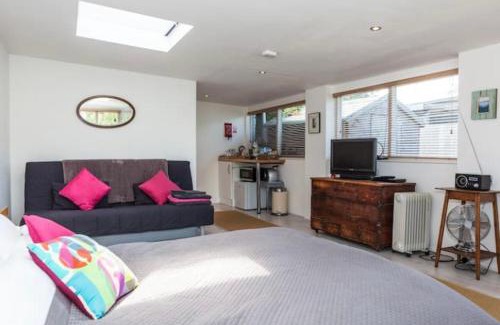 Christchurch House | The Studio Christchurch B&B Luxury Garden Room