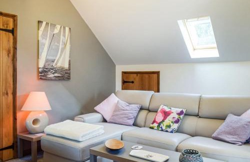 Hope under Dinmore House | The Studio