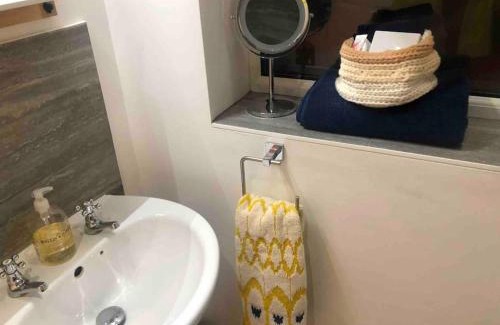 Runnymede Apartment | The Studio on The Green