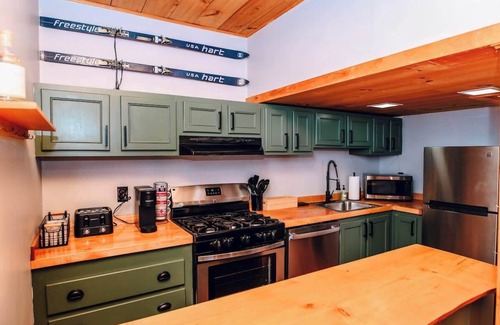 Warren Ski Chalet | The SugarFunk Chalet (Access Rd w/Sugarbush Views)