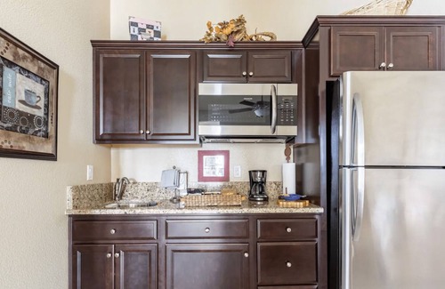 Visalia House | The Suite Escape Near the Giant Sequoias
