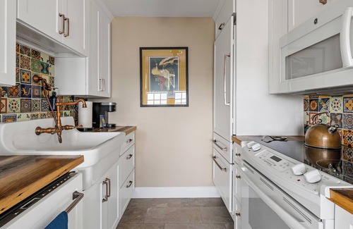 South of Broad Apartment | The Suite Life- Waterfront Studio of Your Dreams!
