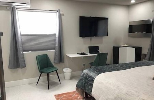 Palm Springs House | The Suite Spot - A Hotel Style Bungalow