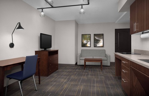 Canal Park Hotel | The Suites Hotel at Waterfront Plaza