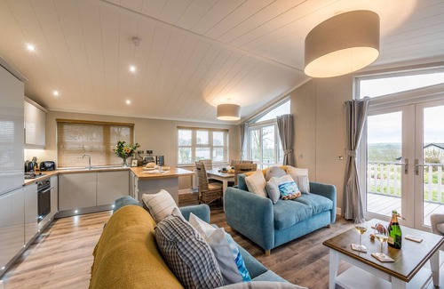 Otterham Apartment | The Summerhouse Lodge-Ensuite with Shower-Countryside view-Lodge