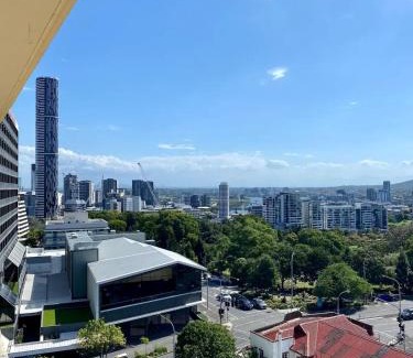 Spring Hill Apartment | The Summit Apartments - Spacious 9th floor apartment