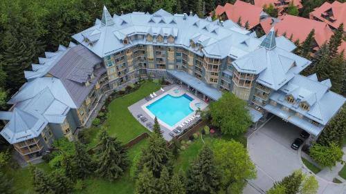 Village North Apartment | The Summit Room Whistler Village