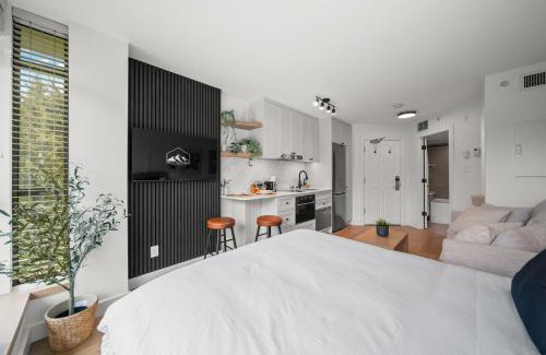 Village North Apartment | The Summit Room Whistler Village