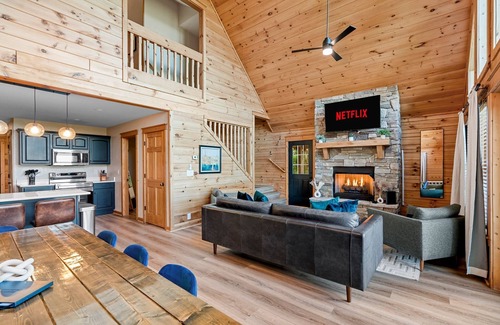 Wolf Laurel Cabin | The Summit Summary: D