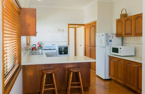 Point Vernon House | The Sun and Sea Modern split level, pet-friendly family holiday home on the Esplanade