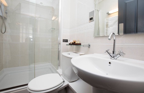 Lancaster Hotel | The Sun Hotel & Bar