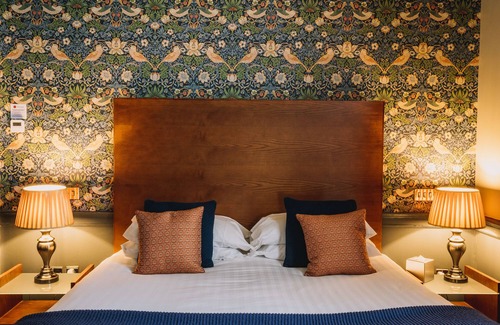 Lancaster Hotel | The Sun Hotel & Bar
