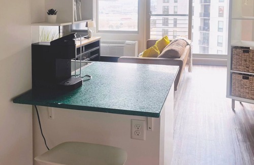 Sun Valley Apartment | The Sunny Studio With City Views
