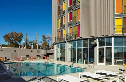 Sun Valley Apartment | The Sunny Studio With City Views