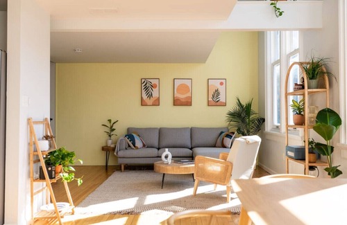Columbia Apartment | The Sunrise Loft - Perfect for travelling nurses