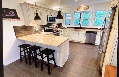 Algoma District Cottage | The Sunrise - Peaceful Waterfront Cottage on Dunlop Lake in Elliot Lake