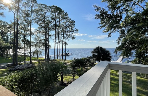 Gulf Breeze House | The Sunset Bay House - Water Front- Minutes to Navarre/Pensacola Beach- Kayaks