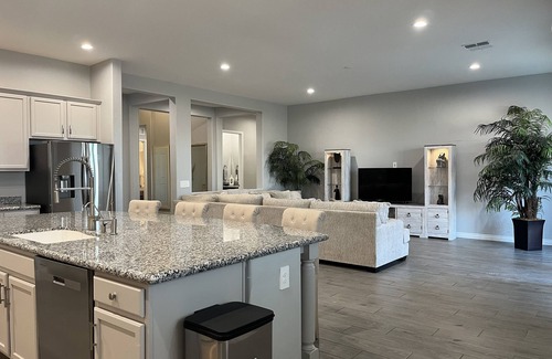 Tucson House | THE SUNSET PALACE
