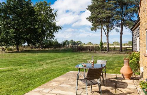 Sibford Gower House | The Sunset Retreat