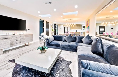 Faircrest Heights Villa | The Sunset Villa Summ