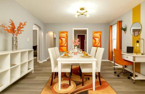Cleveland House | The Sunstone Retreat - Your Brooklyn Centre Haven Comfort To Explore Near Downtown With Parking, 300MB Wifi & Self Check-In