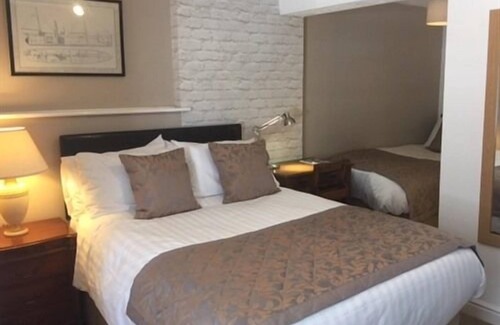 Wybunbury Hotel | The Swan Inn