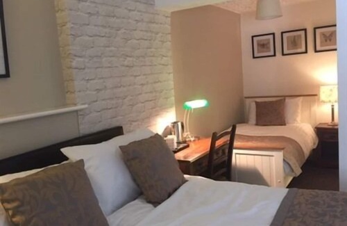 Wybunbury Hotel | The Swan Inn