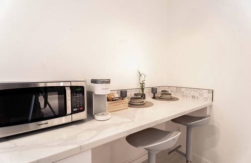 Meiners Oaks Apartment | 'The Sweet Pad' - Cozy Studio with WiFi and AC in lovely Ojai