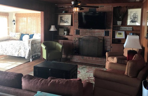 Lake Waccamaw House | The Sweet Retreat is the place to relax and enjoy the view!