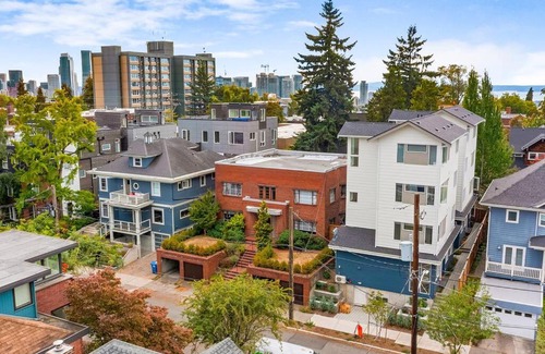 Capitol Hill Apartment | The Sweet Suite in the North