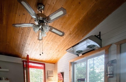 Val-des-Monts Cottage | The Sweetest Waterfront Cottage only 35 Minutes from Ottawa