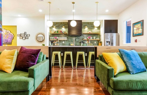Faubourg Lafayette Hotel | The Syd | Mardi Gras Magic | Heated Pool & Oasis
