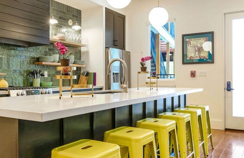Faubourg Lafayette Hotel | The Syd | Mardi Gras Magic | Heated Pool & Oasis