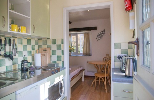 Hartland Cottage | The Tack Room, shared hot tub and sauna