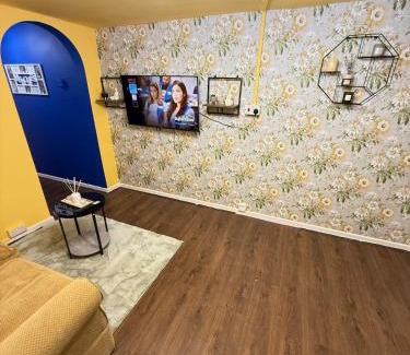 Mill Road Apartment | The Tangerine Retreat by Station
