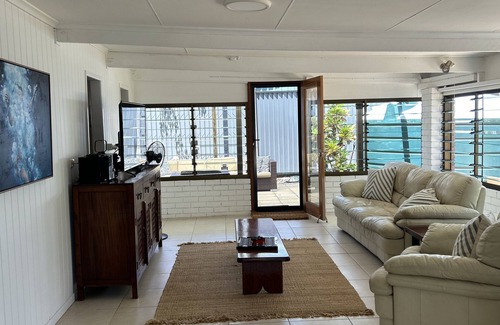 Brisbane Waterfront House | The Taverna nBeach House, Kooringal, Moreton Island