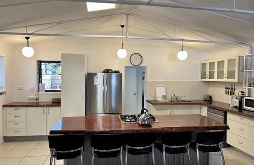 Brisbane Waterfront House | The Taverna nBeach House, Kooringal, Moreton Island